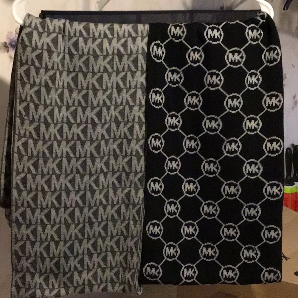 Set of 2 Michael Kors scarves